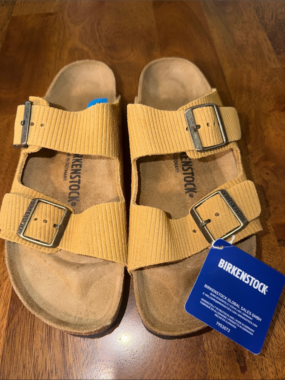Birkenstock Arizona Corduroy size 10/10.5 Two-Strap Sandals in Mustard Yellow